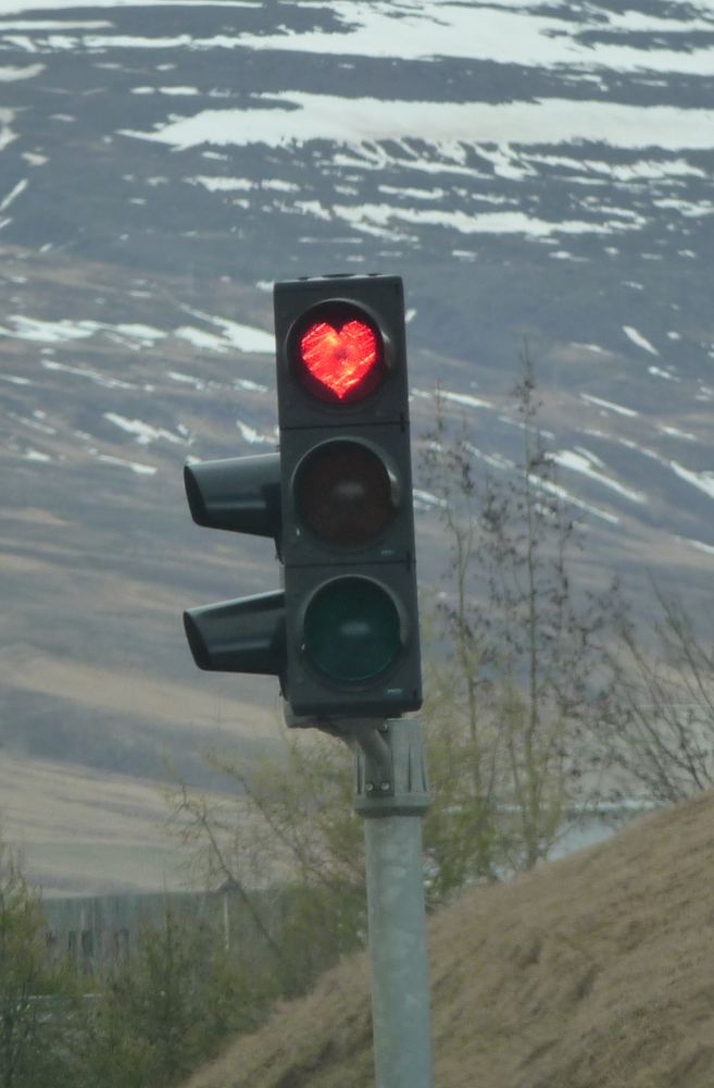 Les feux de circulation en forme de cœur d'Akureyri