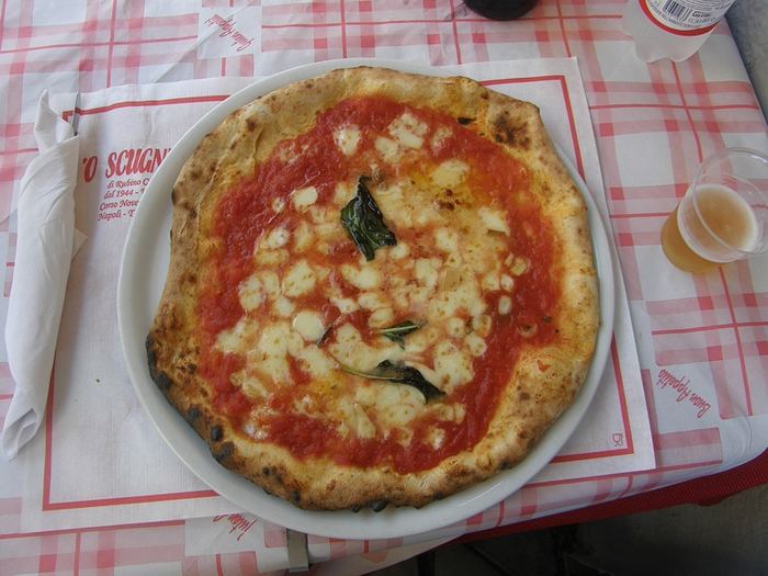 Une pizza napolitaine