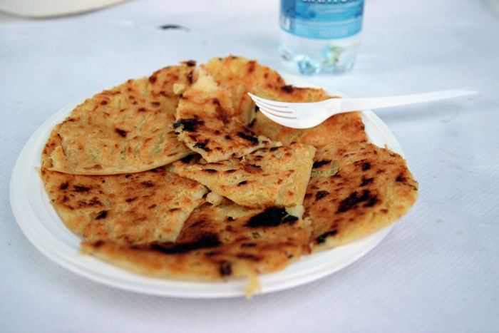 Une part de cecina, galette de pois chiches