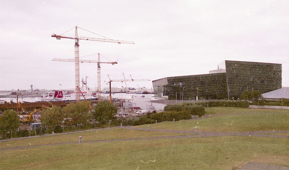 La salle de concert Harpa sur le port de Reykjavik