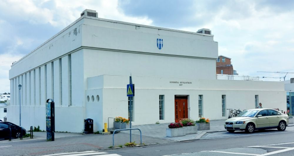 Une piscine géothermale à Reykjavik