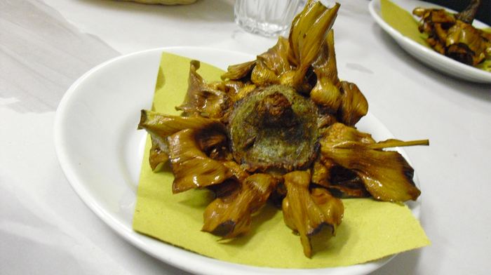 Un carciofo alla giudia, artichaut frit à la romaine